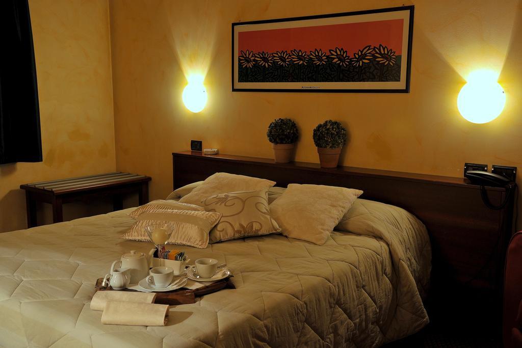 Hotel Parco Castelvetro Piacentino Habitación foto